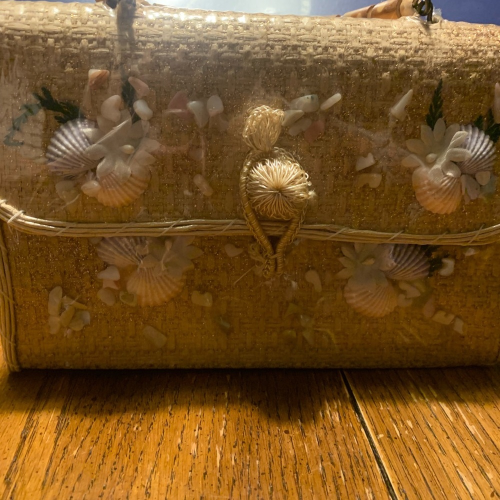Vintage straw purse with shells, made in Japan